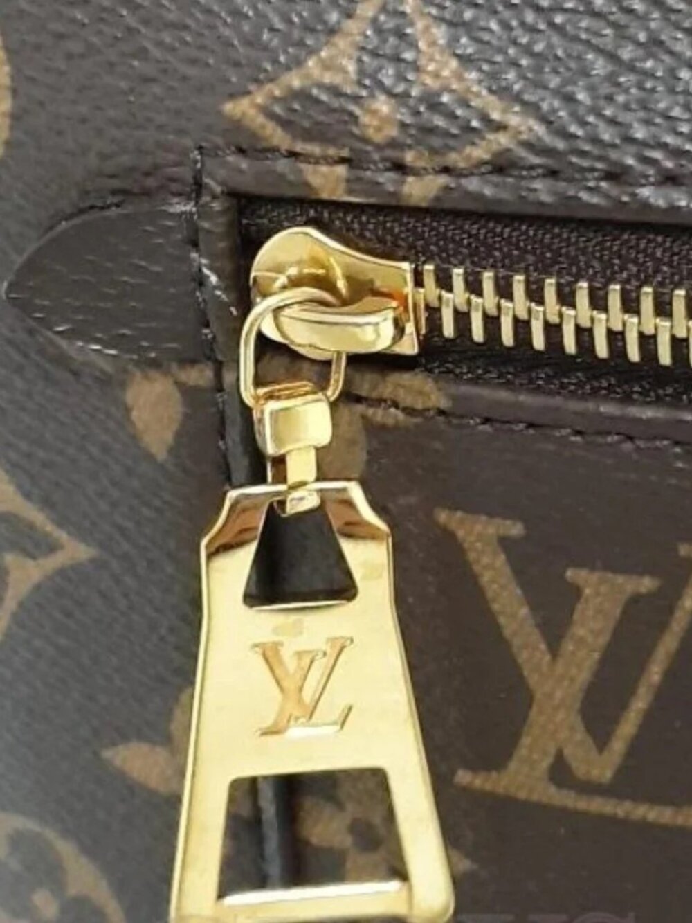 LOUIS VUITTON Monogram Melie Shoulder Bag - Picture 9 of 9